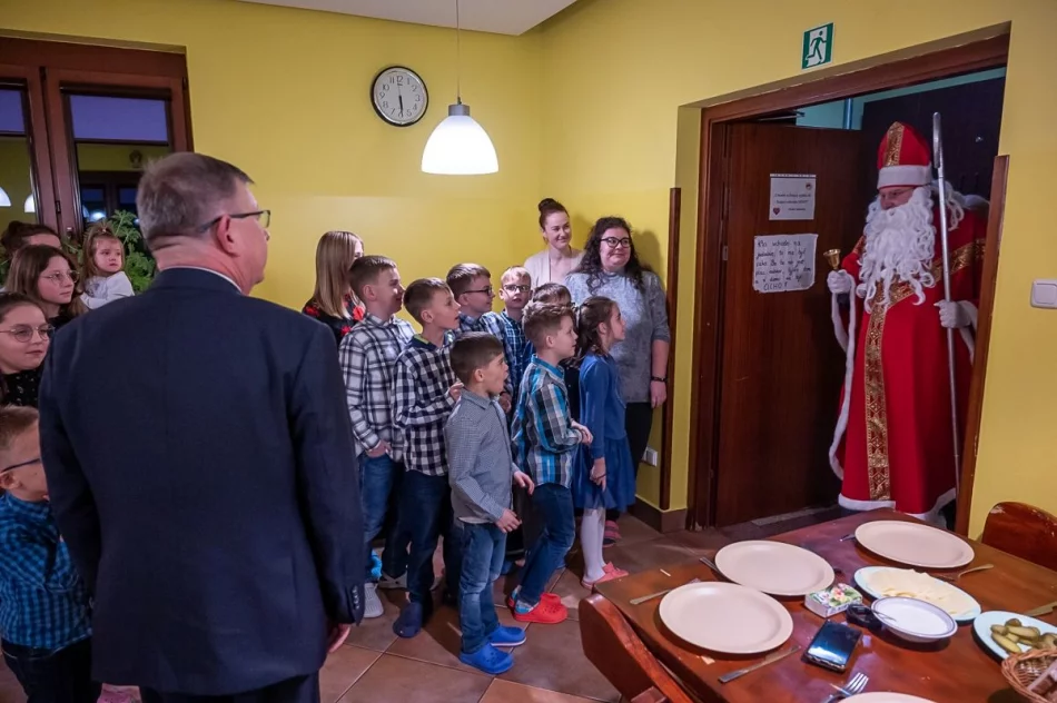 Przywieźli prezenty do domu dziecka na Limanowszczyźnie - zdjęcie 3
