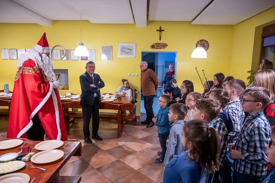 Przywieźli prezenty do domu dziecka na Limanowszczyźnie - zdjęcie 5