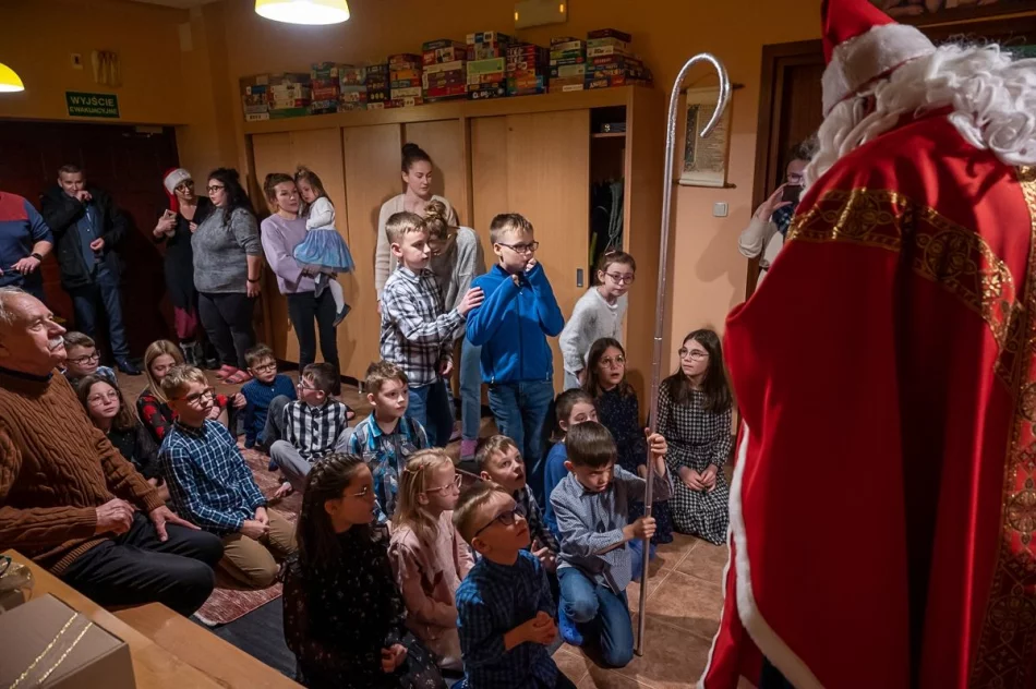Przywieźli prezenty do domu dziecka na Limanowszczyźnie - zdjęcie 16