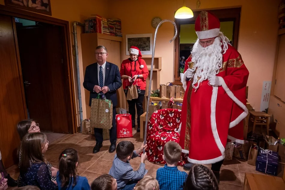 Przywieźli prezenty do domu dziecka na Limanowszczyźnie - zdjęcie 17