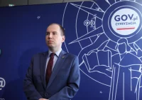 Andruszkiewicz: zrównujemy dokumenty elektroniczne w aplikacji mObywatel z dokumentami tradycyjnymi - zdjęcie główne