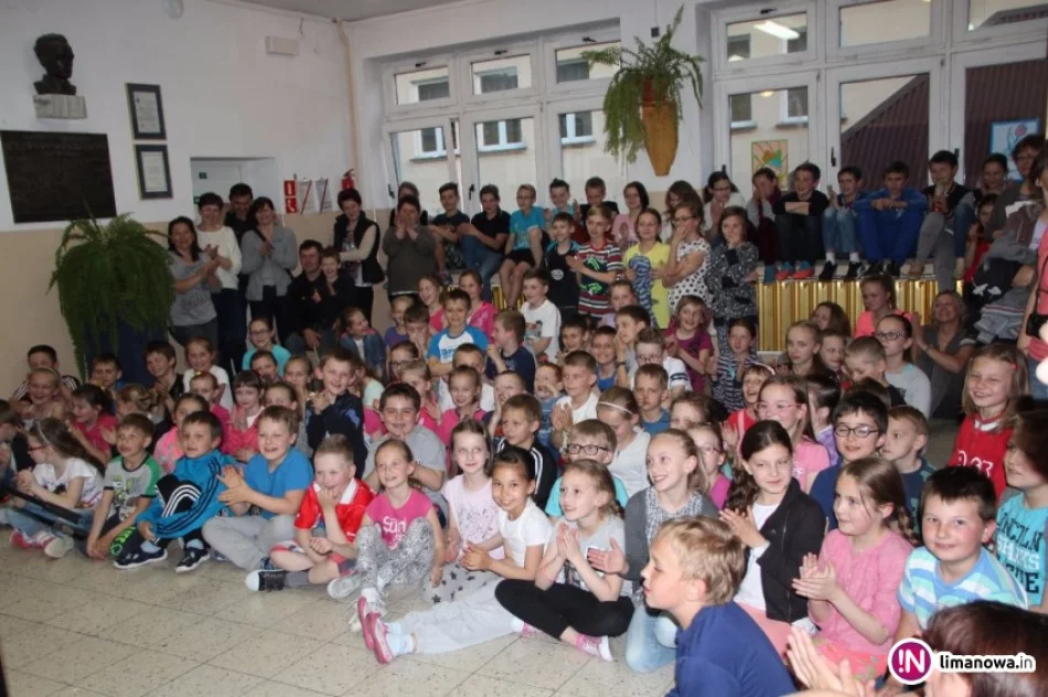 'Tajemniczy wieczór' w Zespole Szkół w Pisarzowej - zdjęcie 4