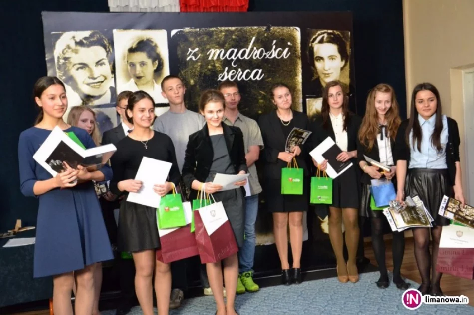 I Wojewódzki Konkurs Recytatorski „W kręgu poezji lagrowej obozu Ravensbrück' - zdjęcie 3