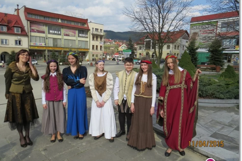 Inscenizacja historyczna w wykonaniu uczniów ZSS Nr 1 - zdjęcie 3