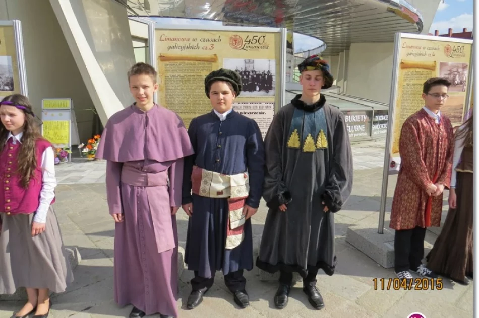 Inscenizacja historyczna w wykonaniu uczniów ZSS Nr 1 - zdjęcie 4