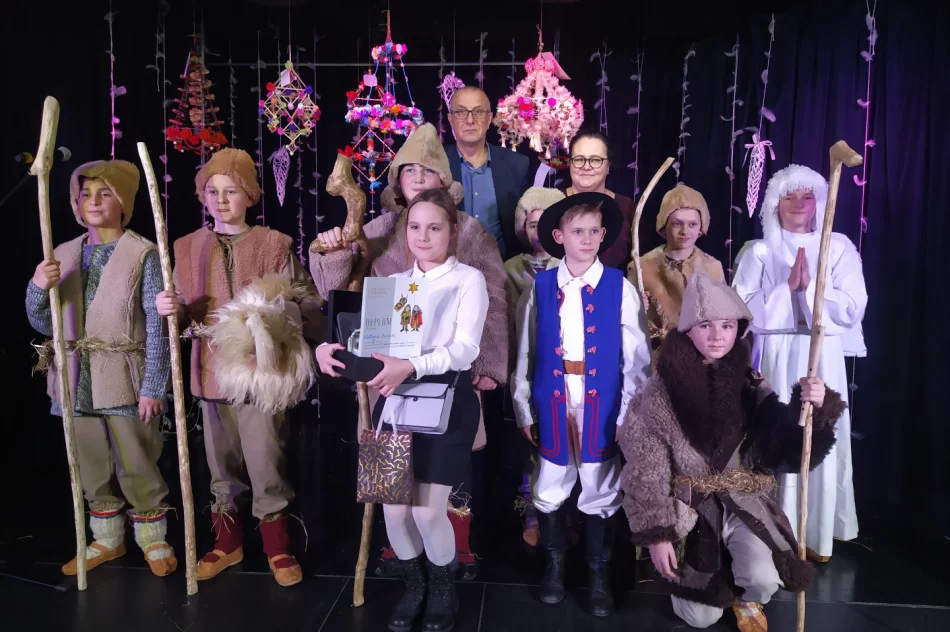 Sukcesy uczniów z Męciny podczas przeglądu „ Z Gwizadą i z Turoniem” - zdjęcie 10