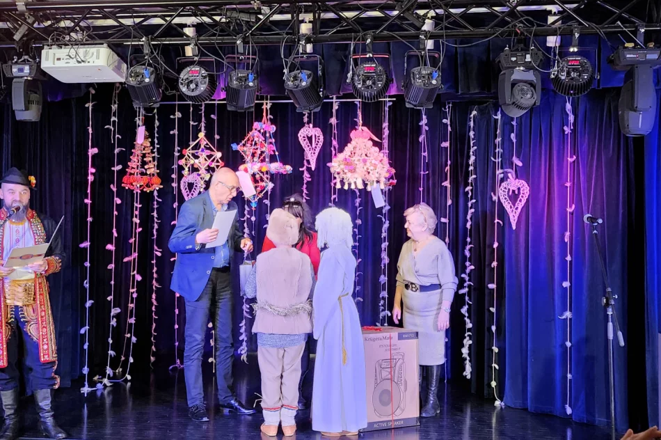 Sukcesy uczniów z Męciny podczas przeglądu „ Z Gwizadą i z Turoniem” - zdjęcie 14