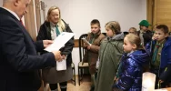 Betlejemskie Światło Pokoju wraz kolędą dotarło do Urzędu Miasta - zdjęcie 3