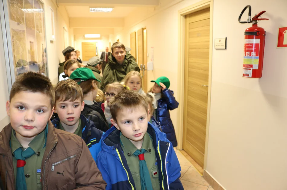 Betlejemskie Światło Pokoju wraz kolędą dotarło do Urzędu Miasta - zdjęcie 8