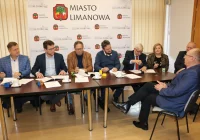Umowy na budowę nowego mostu oraz remont 50 odcinków dróg podpisane - zdjęcie główne