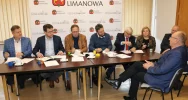 Umowy na budowę nowego mostu oraz remont 50 odcinków dróg podpisane - zdjęcie 2