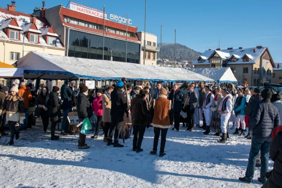 Kolejna edycja świątecznego kiermaszu - zdjęcie 8