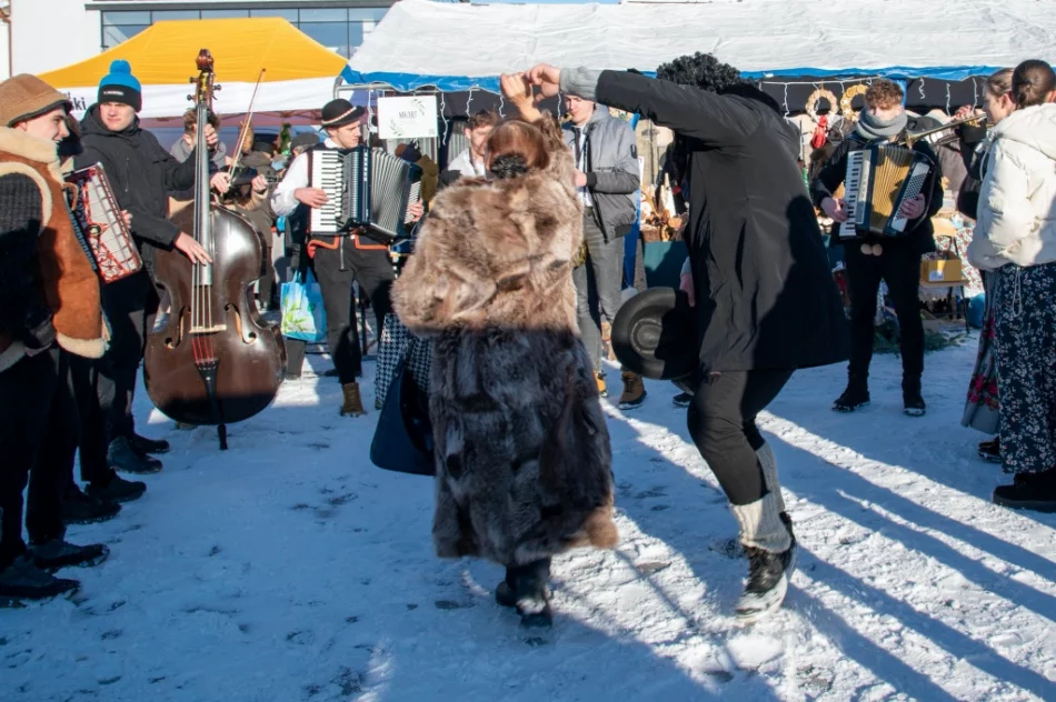 Kolejna edycja świątecznego kiermaszu - zdjęcie 9