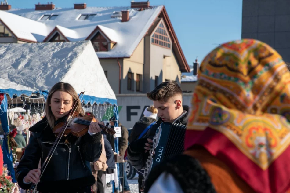 Kolejna edycja świątecznego kiermaszu - zdjęcie 10