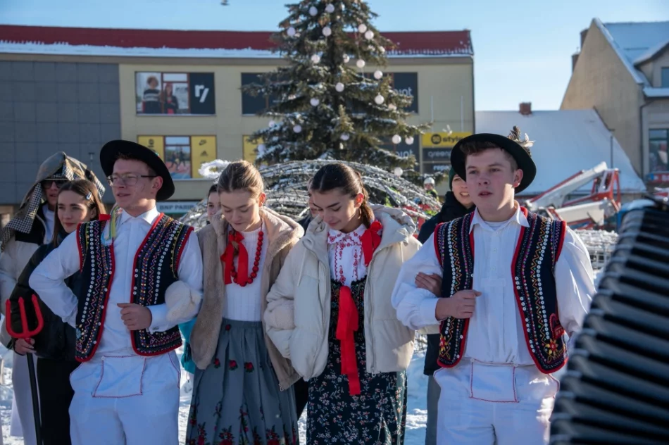 Kolejna edycja świątecznego kiermaszu - zdjęcie 12