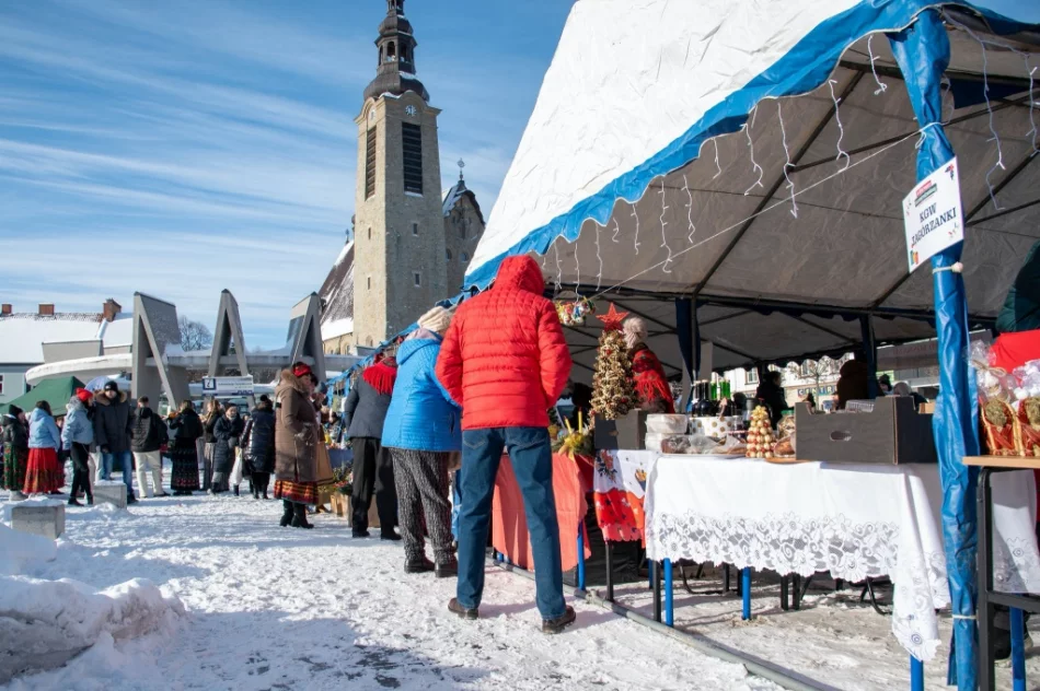 Kolejna edycja świątecznego kiermaszu - zdjęcie 15