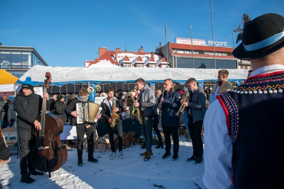Kolejna edycja świątecznego kiermaszu - zdjęcie 16
