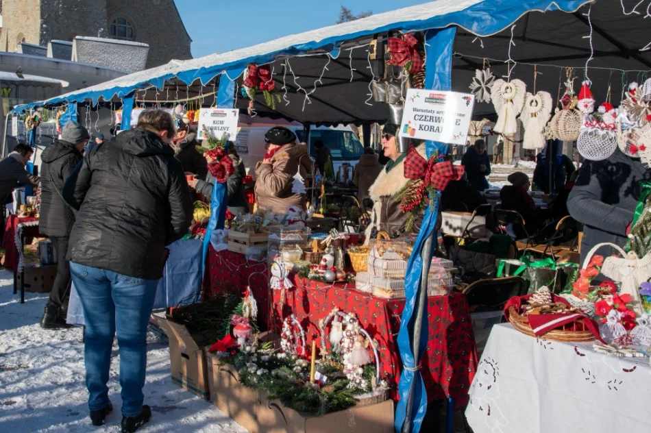 Kolejna edycja świątecznego kiermaszu - zdjęcie 17