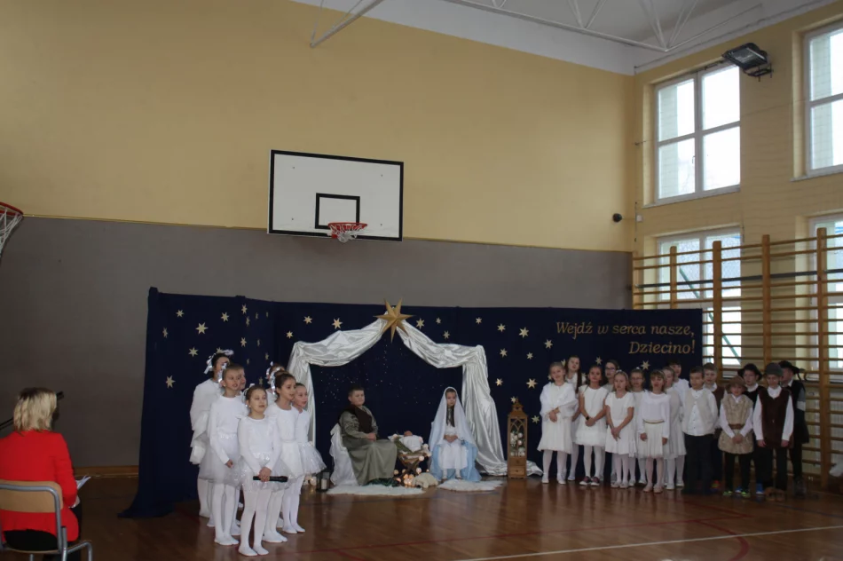 Jasełka w Szkole Podstawowej nr 1 w Męcinie - zdjęcie 2