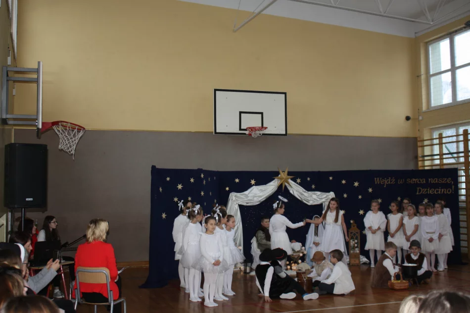 Jasełka w Szkole Podstawowej nr 1 w Męcinie - zdjęcie 3