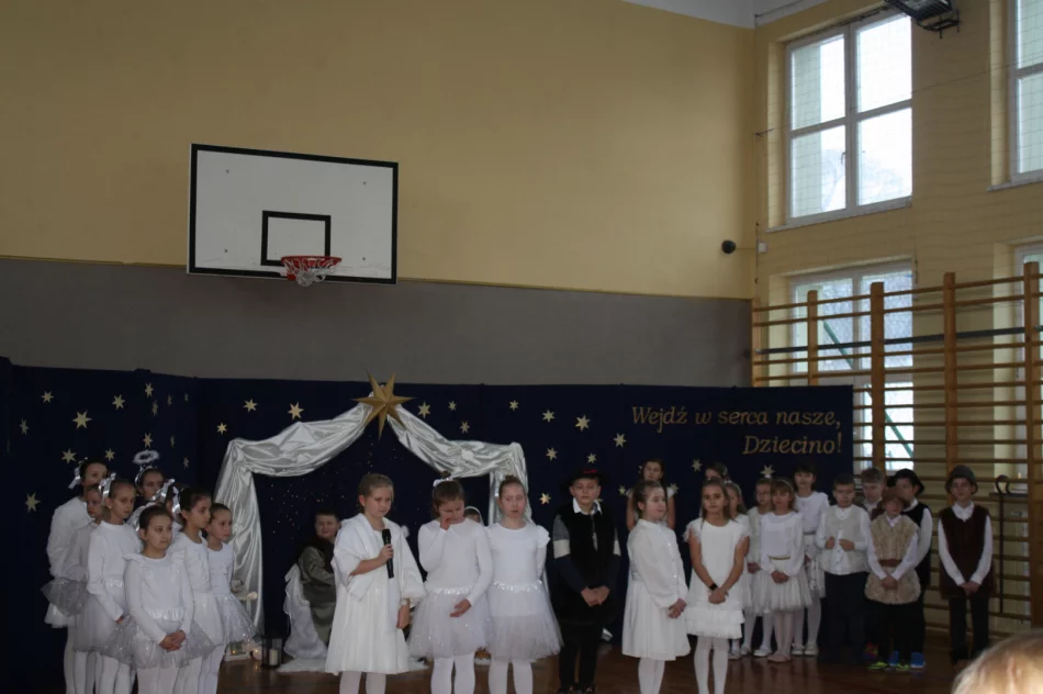 Jasełka w Szkole Podstawowej nr 1 w Męcinie - zdjęcie 4