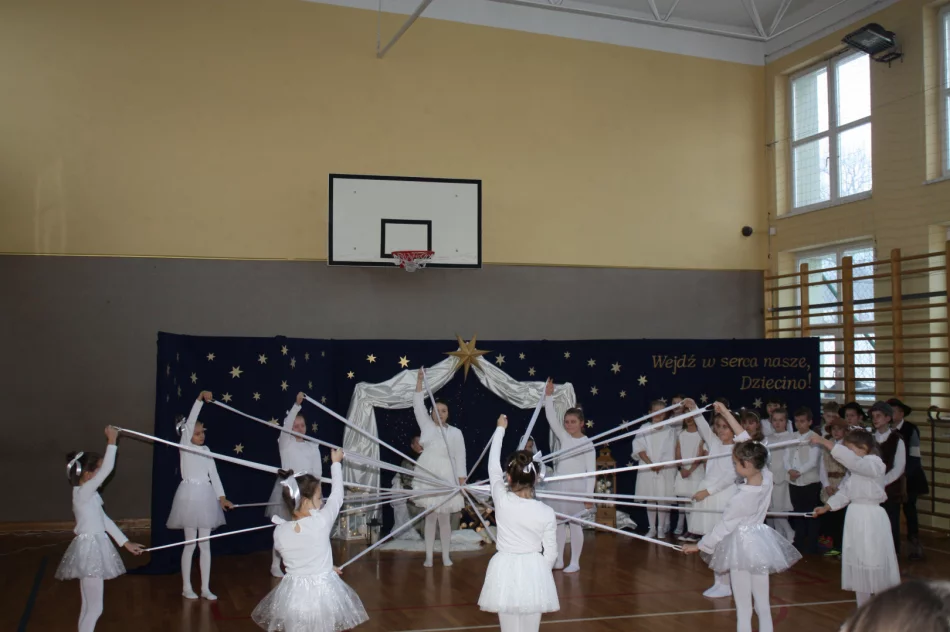 Jasełka w Szkole Podstawowej nr 1 w Męcinie - zdjęcie 6