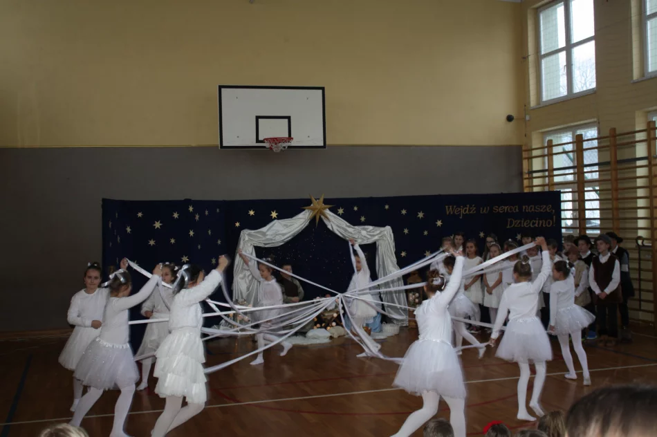 Jasełka w Szkole Podstawowej nr 1 w Męcinie - zdjęcie 7