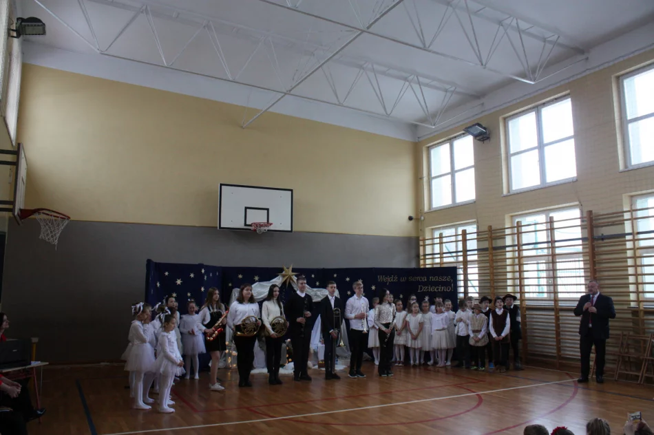 Jasełka w Szkole Podstawowej nr 1 w Męcinie - zdjęcie 8