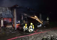 Zabudowania i sprzęt strawił ogień, 250 tys. zł strat - zdjęcie główne