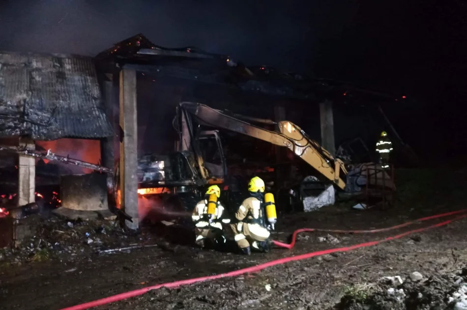 Zabudowania i sprzęt strawił ogień, 250 tys. zł strat - zdjęcie 6