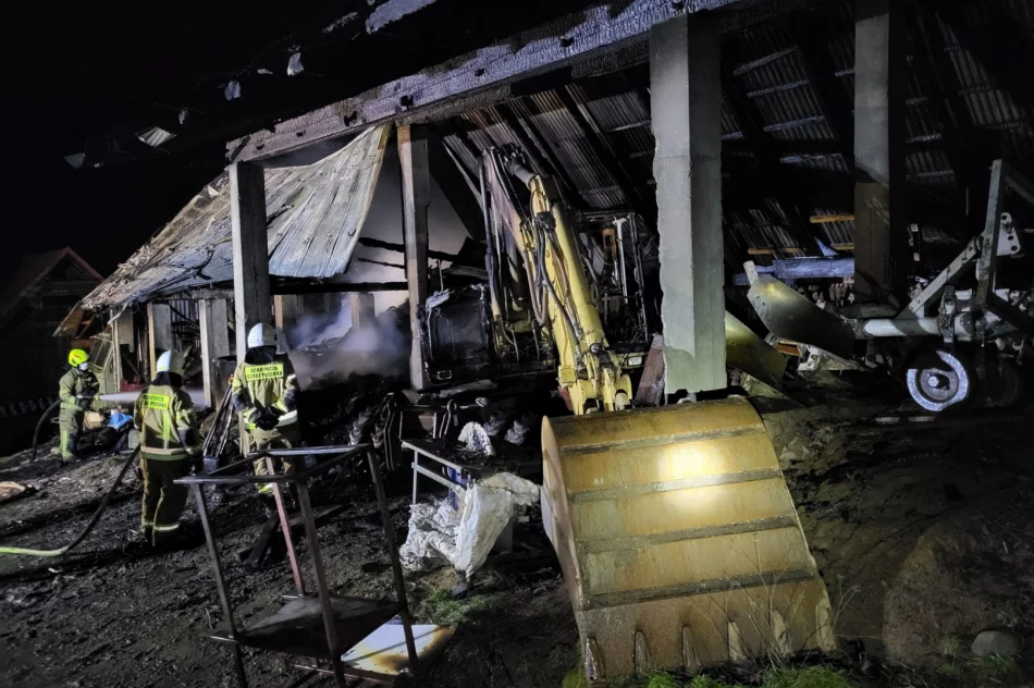 Zabudowania i sprzęt strawił ogień, 250 tys. zł strat - zdjęcie 9