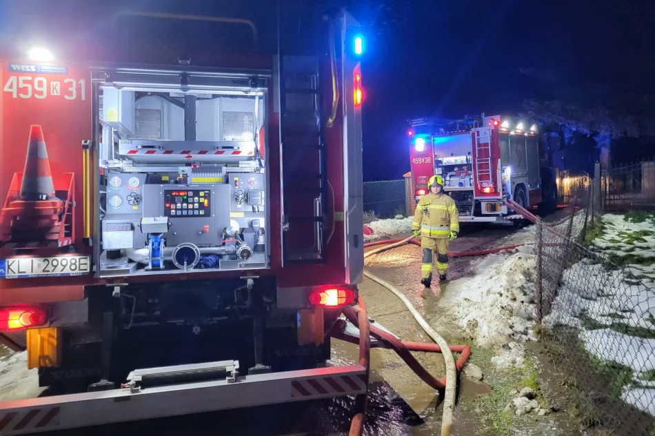 Zabudowania i sprzęt strawił ogień, 250 tys. zł strat - zdjęcie 11