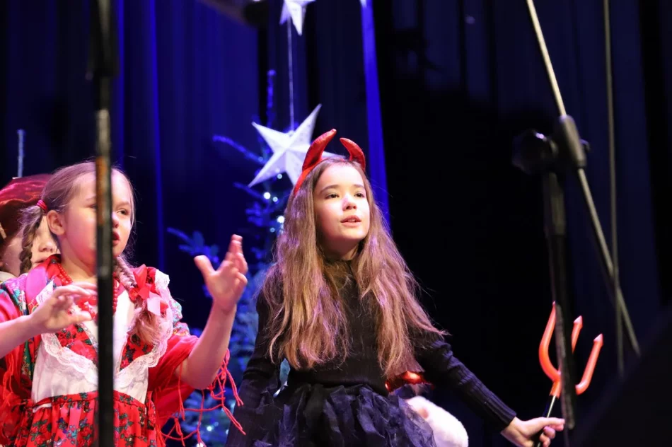 II Międzyszkolny Konkurs Kolęd i Pastorałek „Gore Gwiazda Juzusowi”. - zdjęcie 2