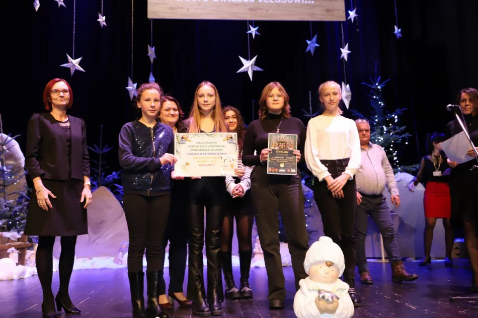 II Międzyszkolny Konkurs Kolęd i Pastorałek „Gore Gwiazda Juzusowi”. - zdjęcie 9