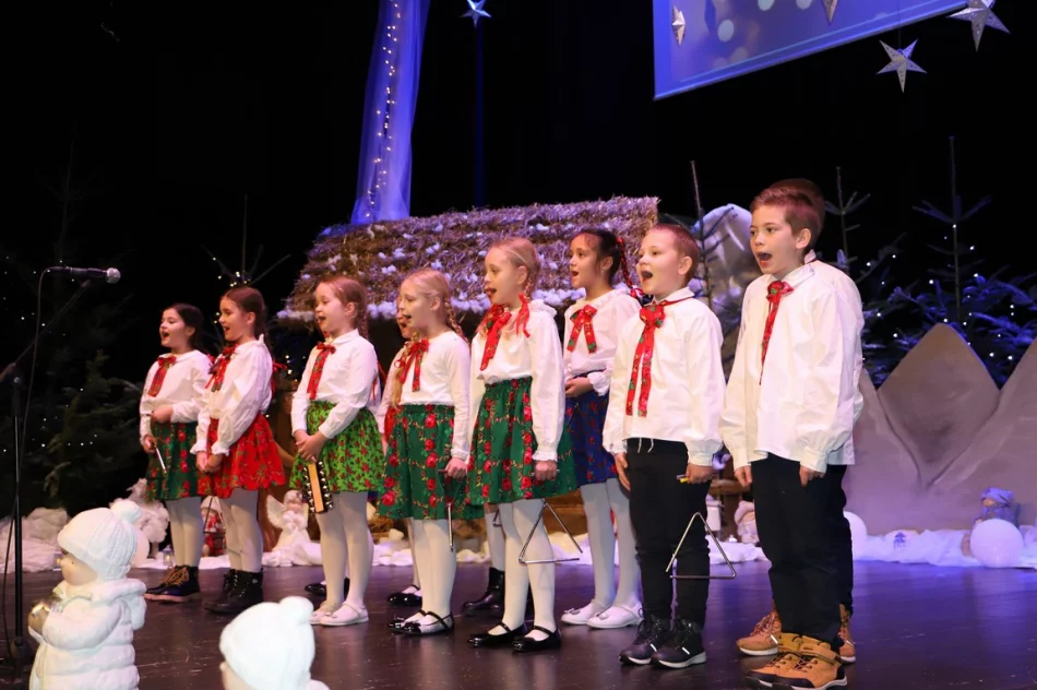 II Międzyszkolny Konkurs Kolęd i Pastorałek „Gore Gwiazda Juzusowi”. - zdjęcie 17