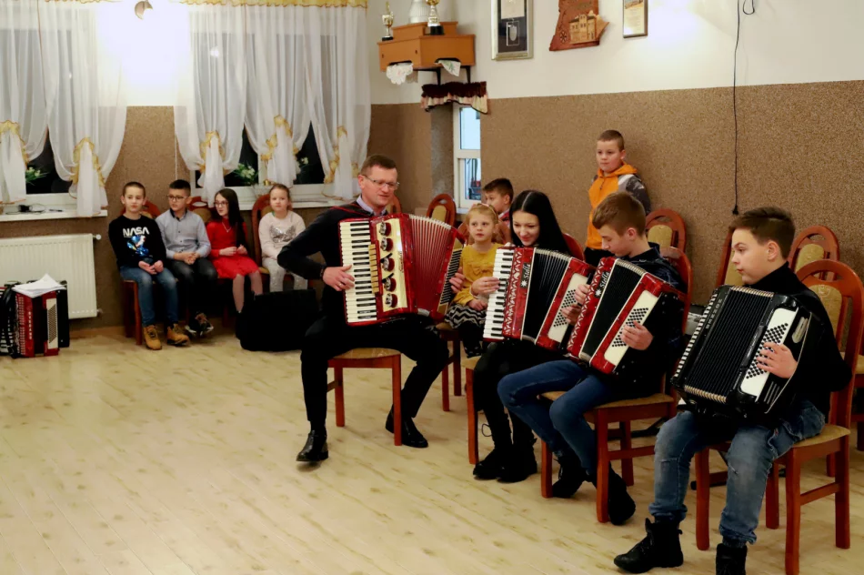 Mini koncert podsumowujący warsztaty muzyczne w Wysokiem - zdjęcie 4