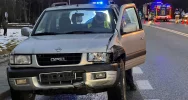Zderzenie dwóch pojazdów na skrzyżowaniu - zdjęcie 2