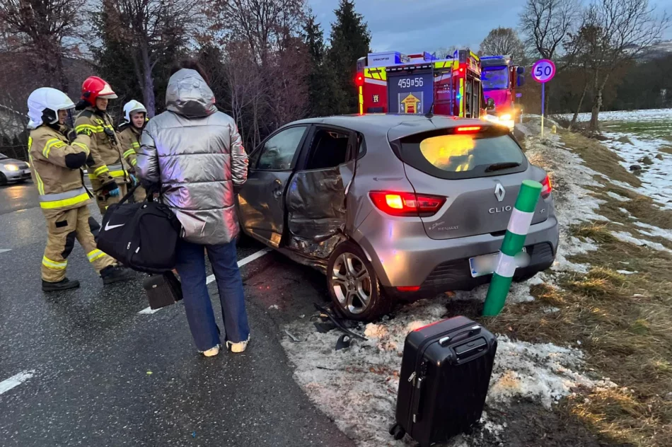 Zderzenie dwóch pojazdów na skrzyżowaniu - zdjęcie 4