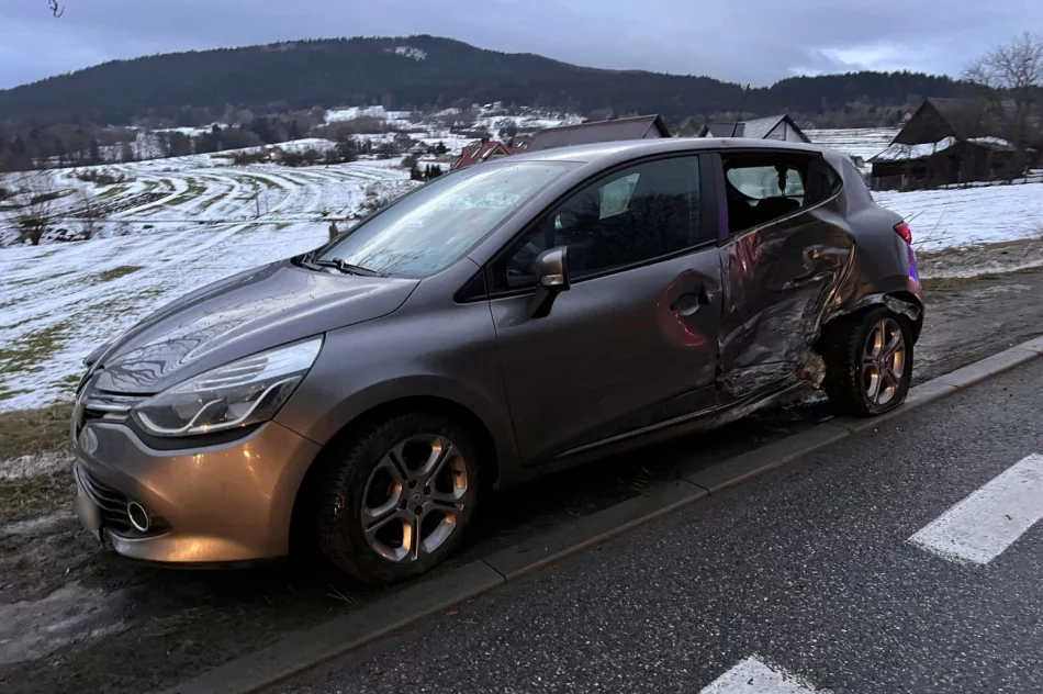 Zderzenie dwóch pojazdów na skrzyżowaniu - zdjęcie 5