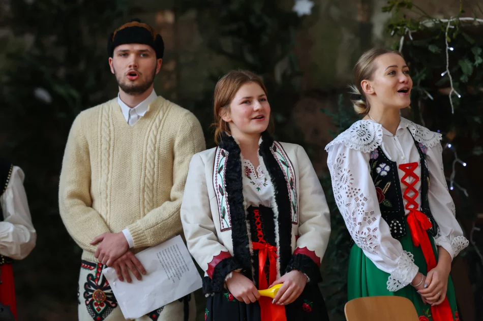 Jasełka dla społeczności szkolnej i zaproszonych gości - zdjęcie 7