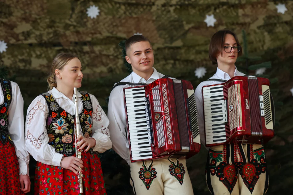 Jasełka dla społeczności szkolnej i zaproszonych gości - zdjęcie 8