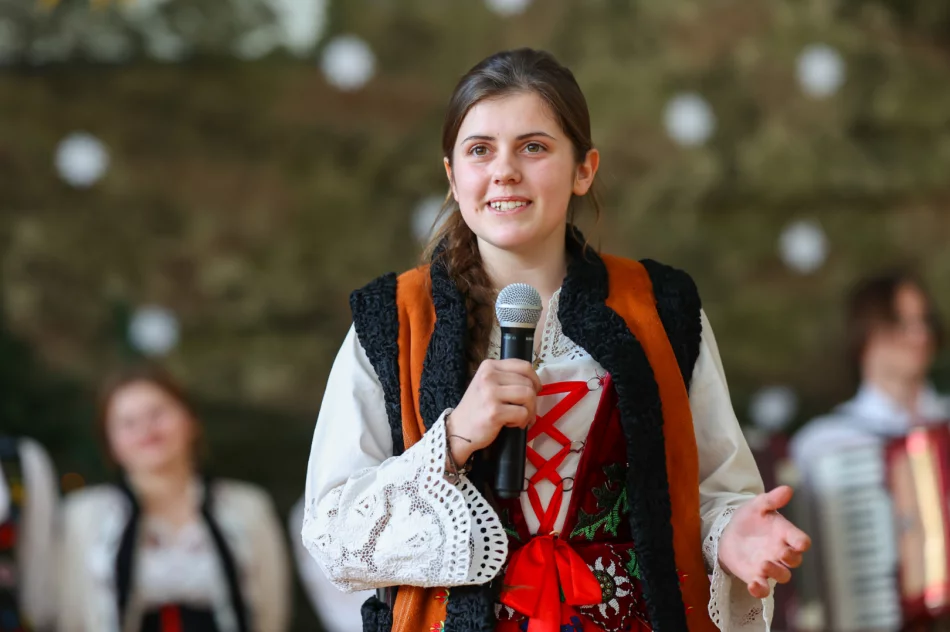 Jasełka dla społeczności szkolnej i zaproszonych gości - zdjęcie 9