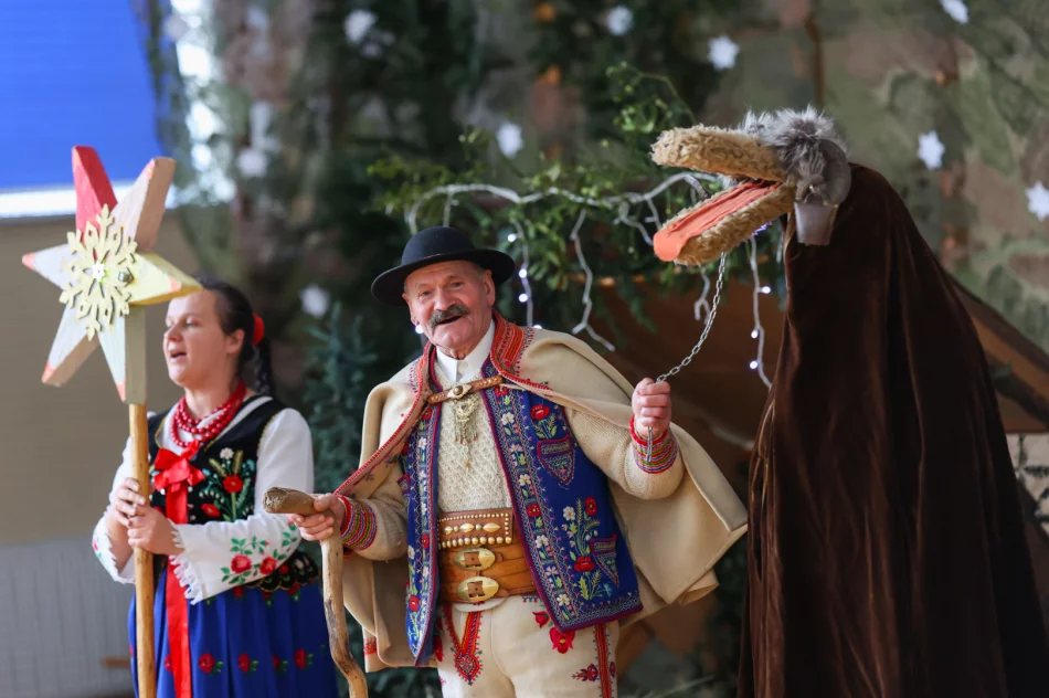 Jasełka dla społeczności szkolnej i zaproszonych gości - zdjęcie 10