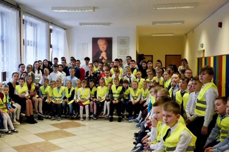 Szkole przekazano defibrylator AED - zdjęcie 2