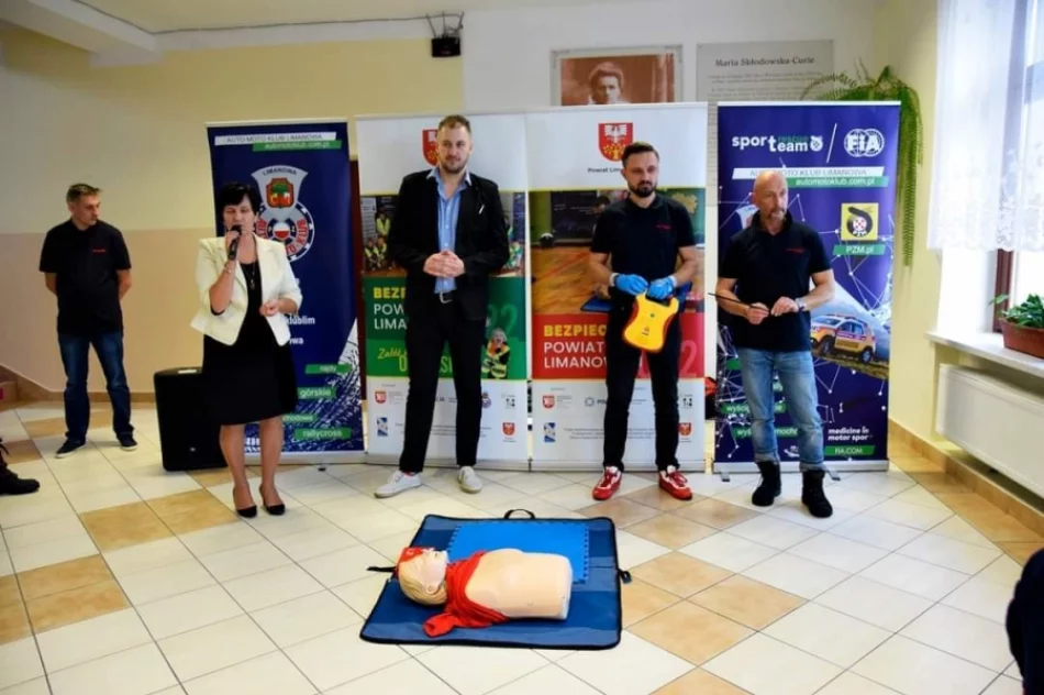 Szkole przekazano defibrylator AED - zdjęcie 11