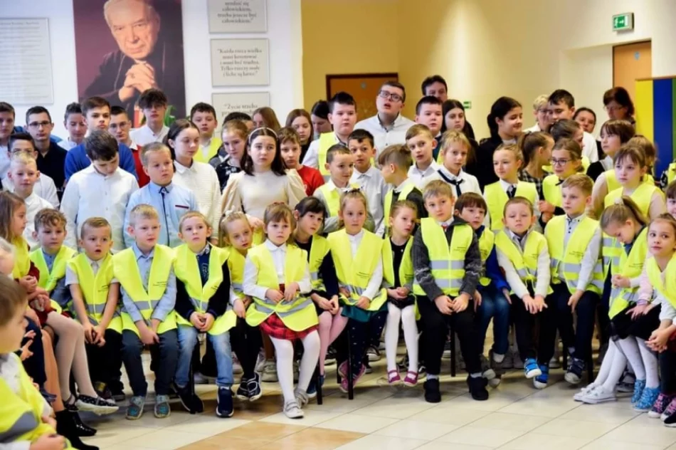 Szkole przekazano defibrylator AED - zdjęcie 16