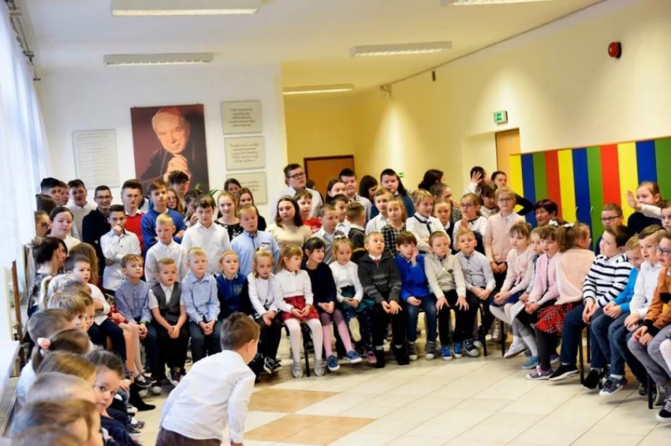 Szkole przekazano defibrylator AED - zdjęcie 17