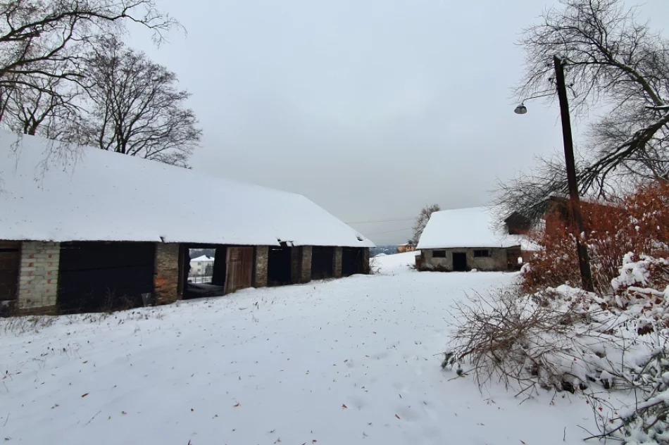 Kiedy zdegradowane budynki podworskie doczekają się odnowienia? - zdjęcie 12