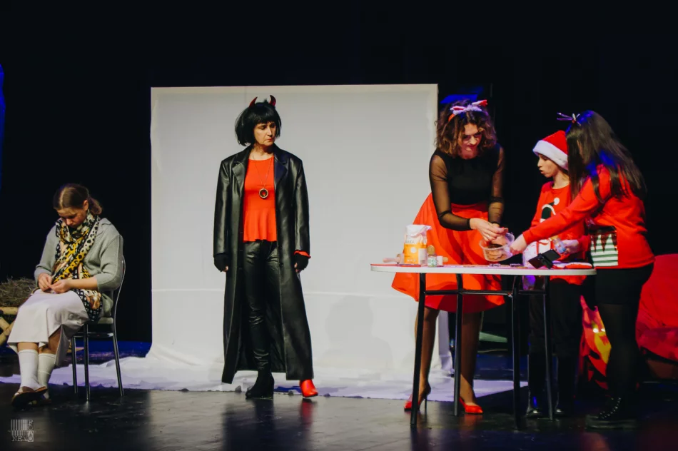 Szkolne Jasełka 2022 w Zespole Szkół Samorządowych nr 1 w Limanowej - zdjęcie 8