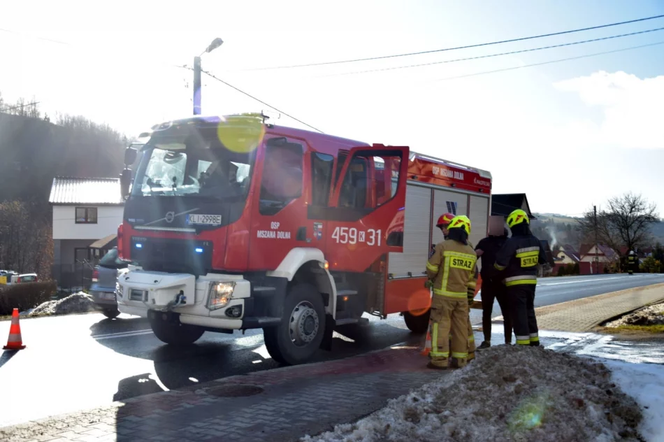 Dachowanie na "krajówce", dwie osoby trafiły do szpitala - zdjęcie 4